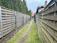 Gemeinschaftsweg hinter dem Garten