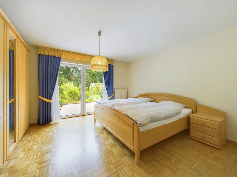 Schlafzimmer 1