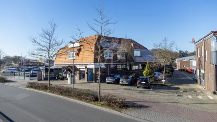 Seitenansicht - Haus kaufen in Aurich - Flexibel nutzbares Wohn- und Geschäftshaus mit drei Einheiten in Aurich