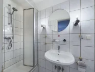 Bad mit Dusche Doppelzimmer 2. Obergeschoss