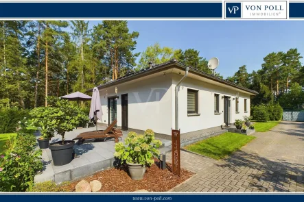 Hausansicht - Haus kaufen in Mittenwalde - Moderner, neuwertiger und großzügiger Bungalow mit großem Grundstück in Mittenwalde