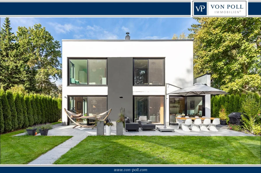 Blick vom Garten auf das Haus  - Haus kaufen in Rangsdorf - Hochwertige Bauhaus-Villa im modernen Stil - südöstlich von Berlin, direkt am Naturschutzgebiet