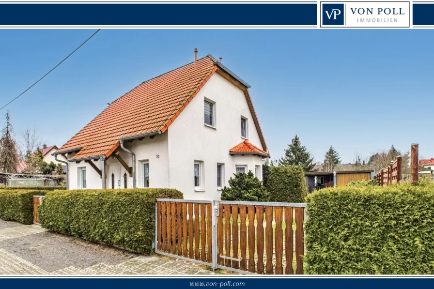 Hausansicht - Haus kaufen in Lutherstadt Wittenberg - Einfamilienhaus mit Garage, Carport und Pool in ruhiger Anliegerstraße