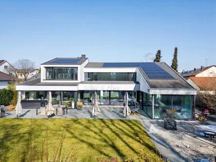 Gartenansicht vom Haus - Haus kaufen in Fürstenfeldbruck - Innovatives Einfamilienhaus mit modernster Technik