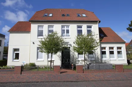 Titelbild - Haus kaufen in Wangerooge - Bieterverfahren - Exklusives Ferienhaus mit 6 Wohnungen auf Wangerooge mit hochwertiger Ausstattung