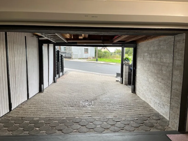 Stellplatz vor Garage