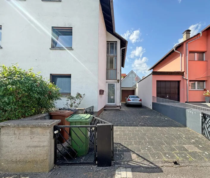 Eingangsbereich mit Garage