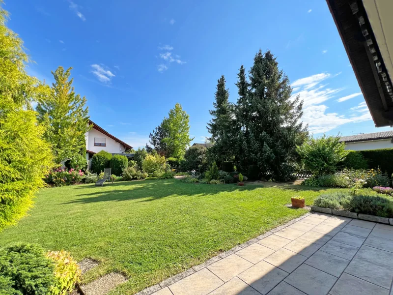 Terrasse mit Zugang zum Garten