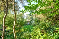 Blick aus dem hinteren Garten Richtung Haus