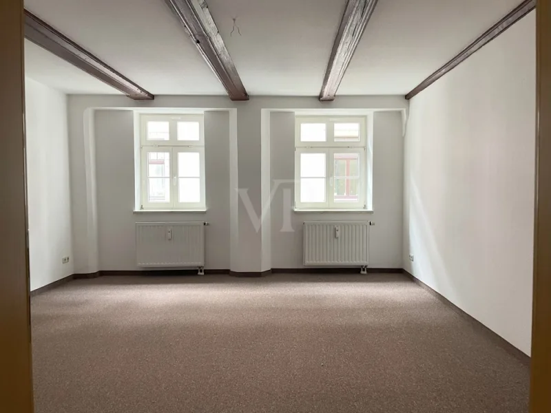 2.OG Vorderhaus  Wohnzimmer      Geräumiges Zimmer 