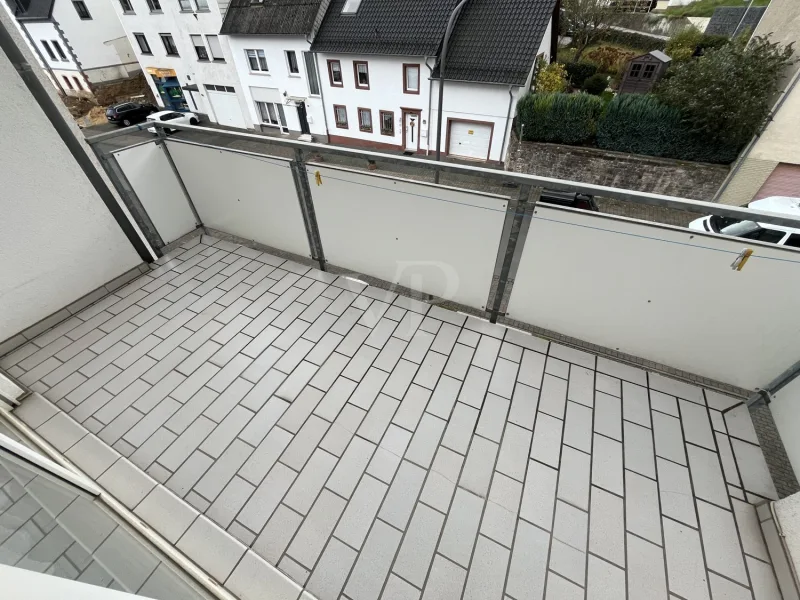 Balkon Straßenseite