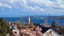 Einzigartige Sicht von der Dachterrasse: Münster-, Mainau-, See- und Alpenblick