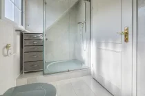 Kinderbad mit Dusche