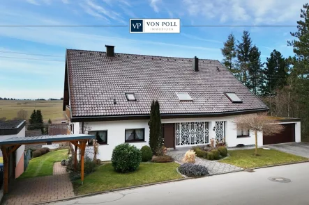 VON POLL IMMOBIIEN - Haus kaufen in Deilingen - Einzigartiges Einfamilienhaus mit Einliegerwohnung und herrlicher Aussicht in 78586 Deilingen