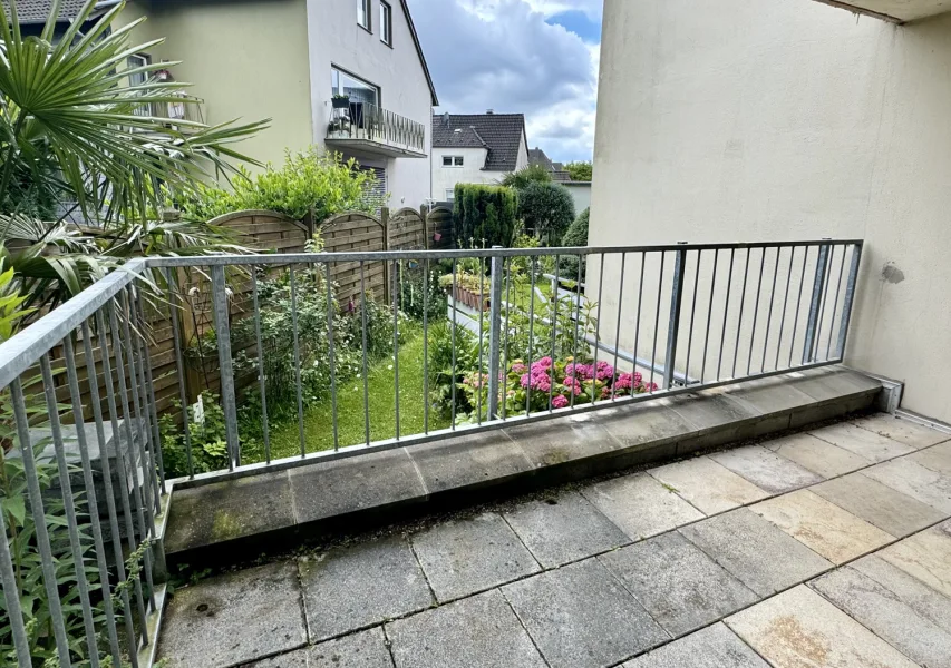 Balkon mit Blick in den Gemeinschaftsgarten