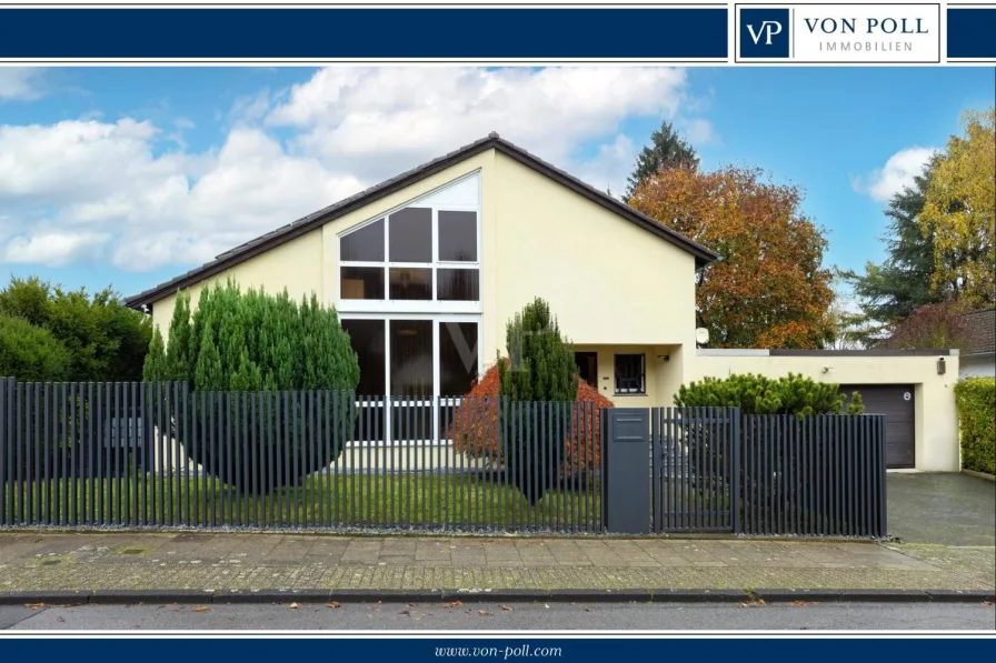 Außenansicht - Haus kaufen in Heiligenhaus - Elegante Architektenvilla mit Pool und Photovoltaikanlage