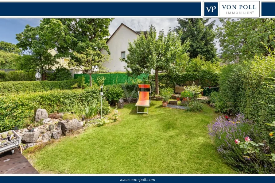 Titelbild - Wohnung kaufen in München - Charmantes Wohnen auf zwei Ebenen: Erdgeschosswohnung mit privatem Garten