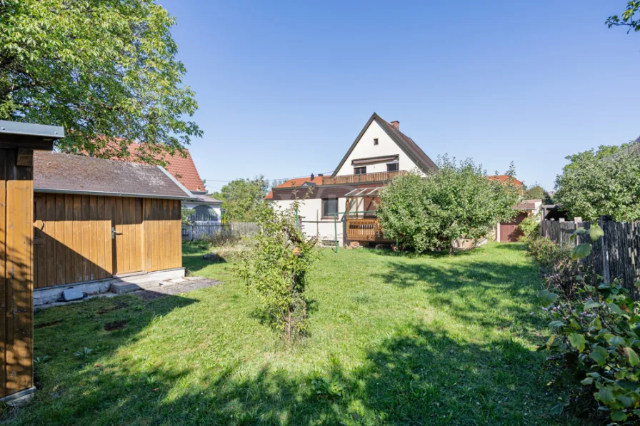 Garten mit Blick zum Haus