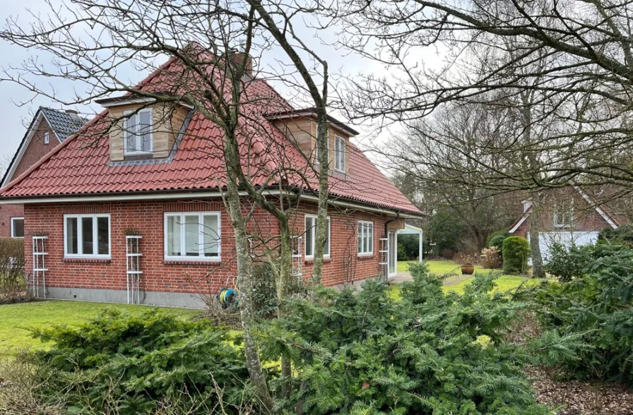  - Haus kaufen in Wyk auf Föhr - Top Lage! Top Zustand! Traumhaftes Feriendomizil mit Garage und separatem Studio am Südstrand