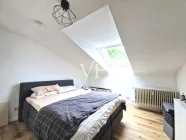 Schlafzimmer DG links