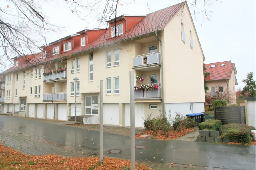 Gesamtansicht - Wohnung kaufen in Wohlsborn - Solide Kapitalanlage in Ortsteil Weimar,2 Zi., 56 qm, 2. OG, gut vermietet, Balkon, Garage