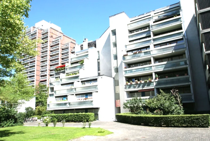 Außenanlage_1 - Wohnung kaufen in Karlsruhe / Oststadt - Ausblick über die Dächer von Karlsruhe -Penthouse in der Oststadt - 158 m² - 6 Balkone/Terrassen