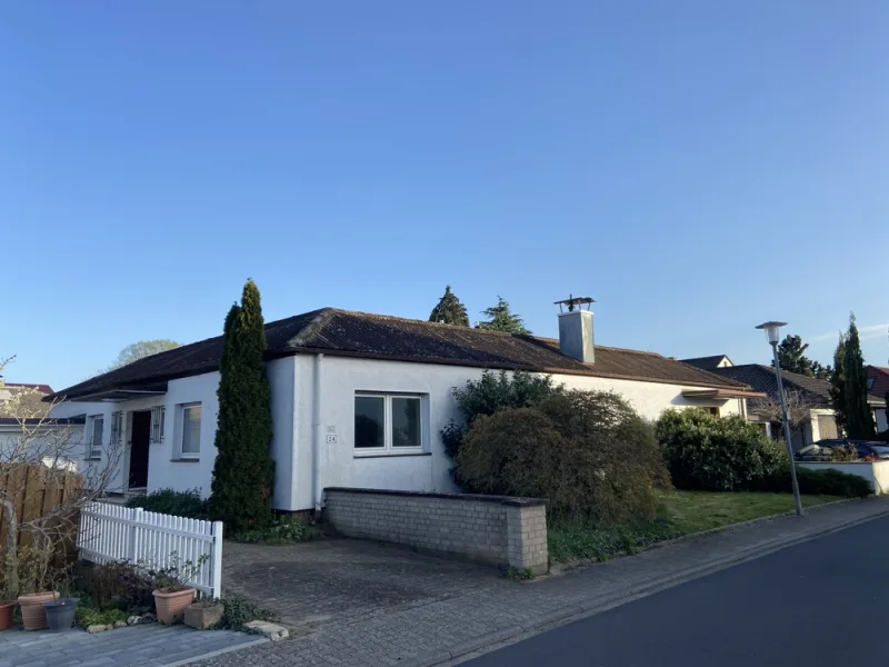 Doppelhaushälfte - Haus kaufen in Stutensee-Blankenloch - Wohnen auf einer Ebene DHHBlankenloch Bj. 1964, Wfl. 94 m²,neue Heizung, Garage