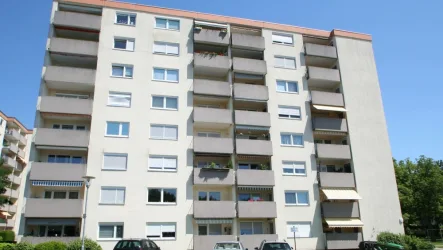 Straßenansicht - Wohnung kaufen in Eggenstein-Leopoldshafen - 3 Zi. ETW Eggenstein-Leo.74 qm - 1. OG, Balkon, StellplatzFahrstuhl - frei u. renovierungsbed.