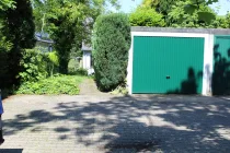 Garage und Stellplätze