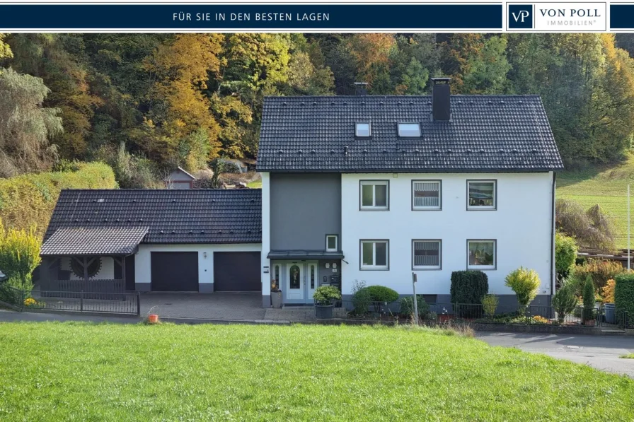 Titelbild - Haus kaufen in Simmelsdorf / Hüttenbach - Schmuckstück: Top renoviertes und gepflegtes 2-FH mit ELW-Option, Garagen u. Carport in Randlage