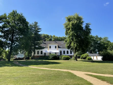 Parkansicht - Haus kaufen in Drebkau - Traumhaftes Gutshaus zwischen Berlin und Dresden