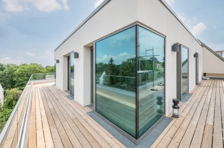 Terrasse - Wohnung mieten in Berlin - Erstklassige Dachgeschosswohnung mit großer Terrasse unmittelbar am Postufer!