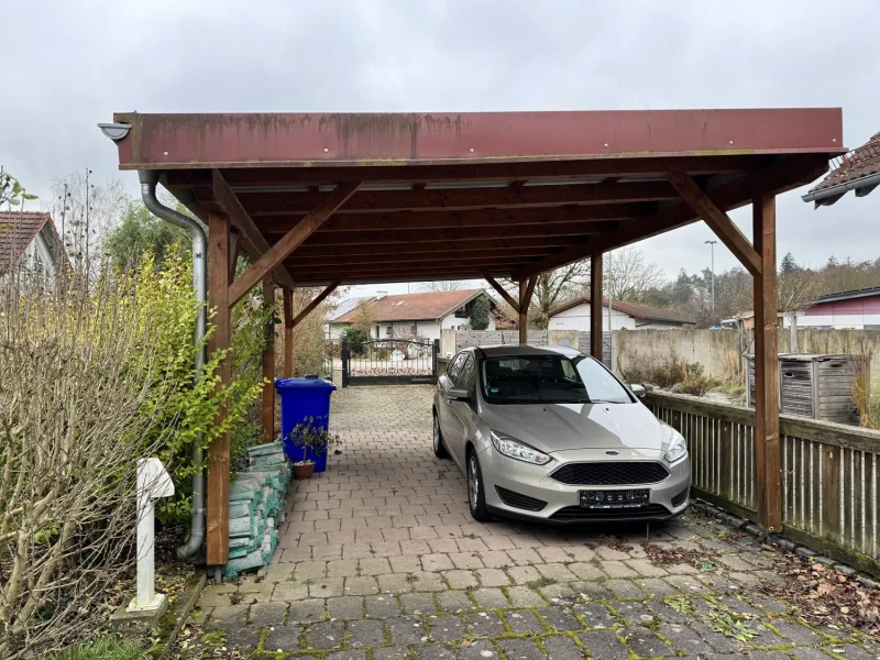 Zufahrt & Carport