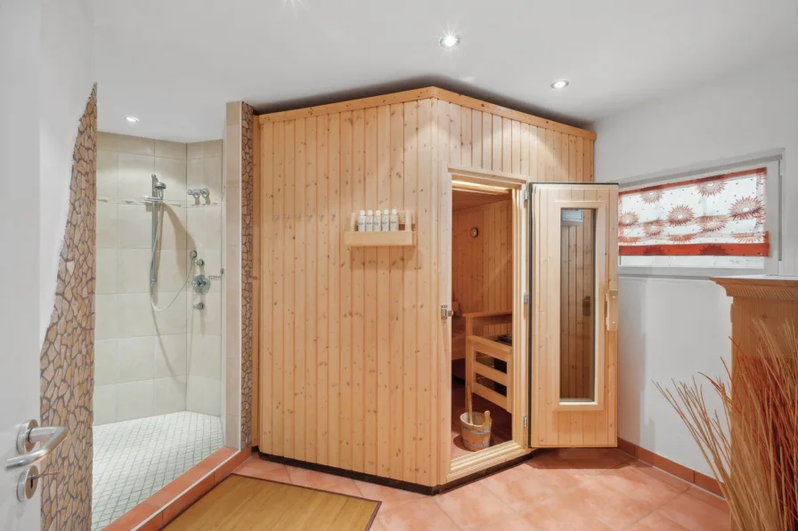 Sauna & Dusche im KG