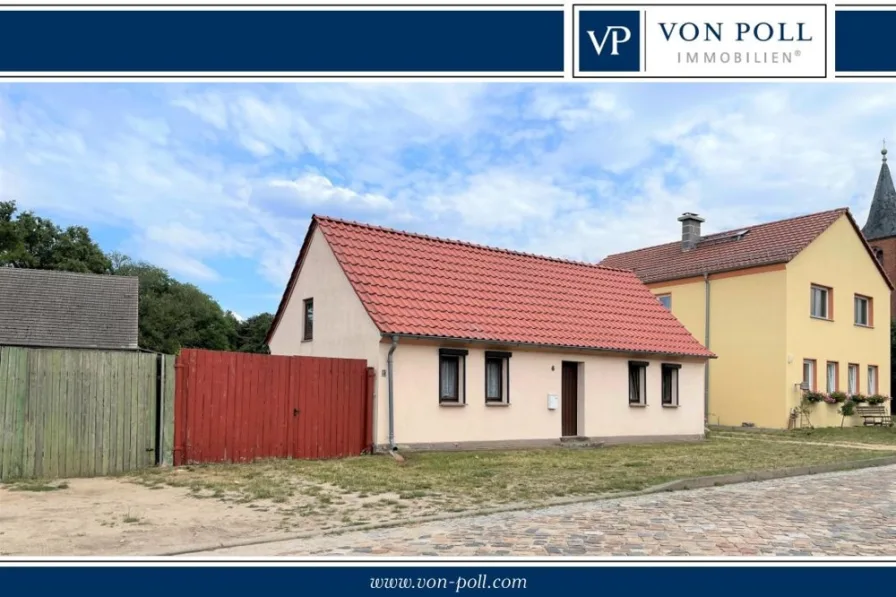 Titelbild - Haus kaufen in Buckautal - Charmantes Einfamilienhaus mit Hofcharakter im beschaulichen Buckautal