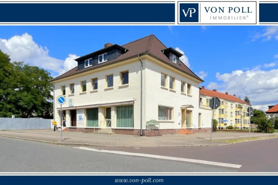 Titelbild - Haus kaufen in Genthin - Wohn- und Geschäftshaus mit 2 Wohneinheiten, 2 Gewerbeeinheiten und 6 Garagen