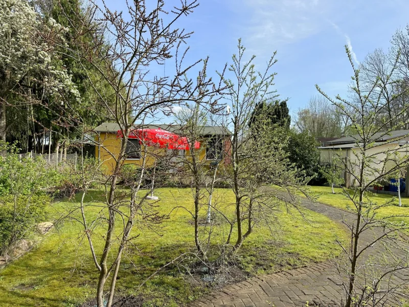 gepflasterte Wege im Garten