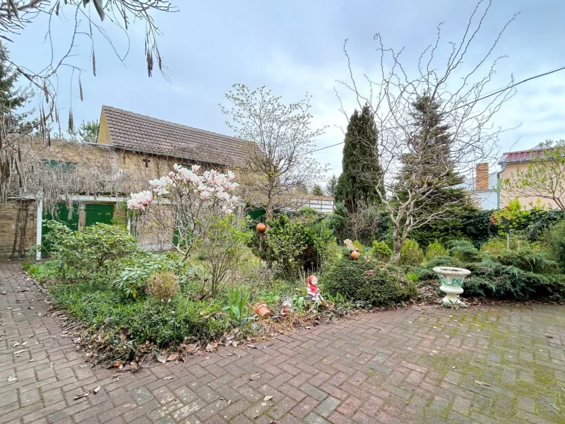 große Terrasse im Innenhof