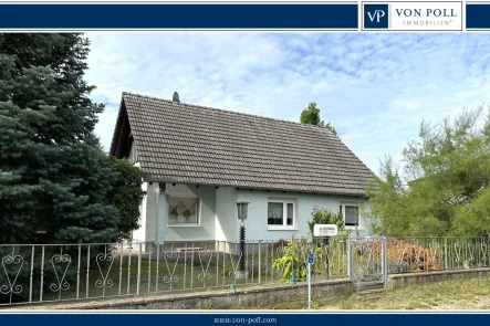 Titelbild - Haus kaufen in Brandenburg an der Havel - Gepflegtes Einfamilienhaus mit Nebengebäude, Garage und Garten