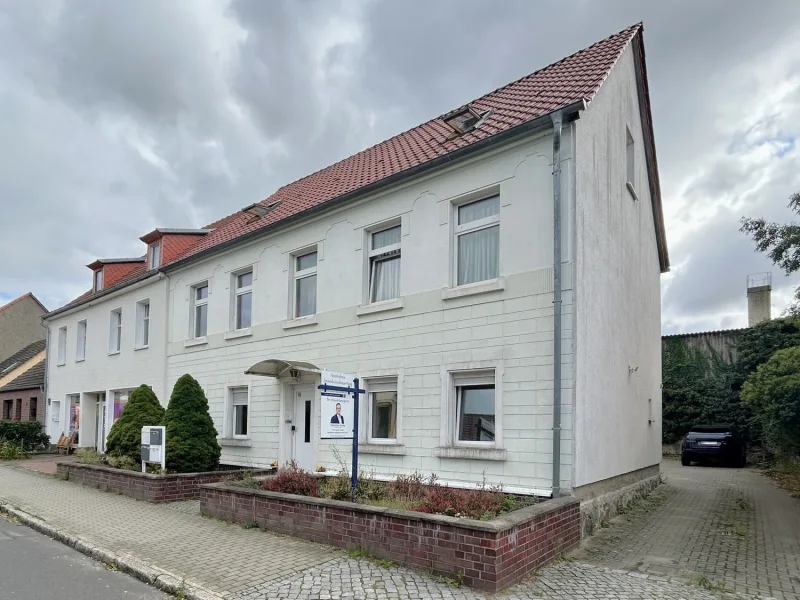 Titelbild - Wohnung mieten in Bad Belzig - Erstbezug nach Sanierung: Moderne 3-Zimmer Wohnung mit separatem Eingang