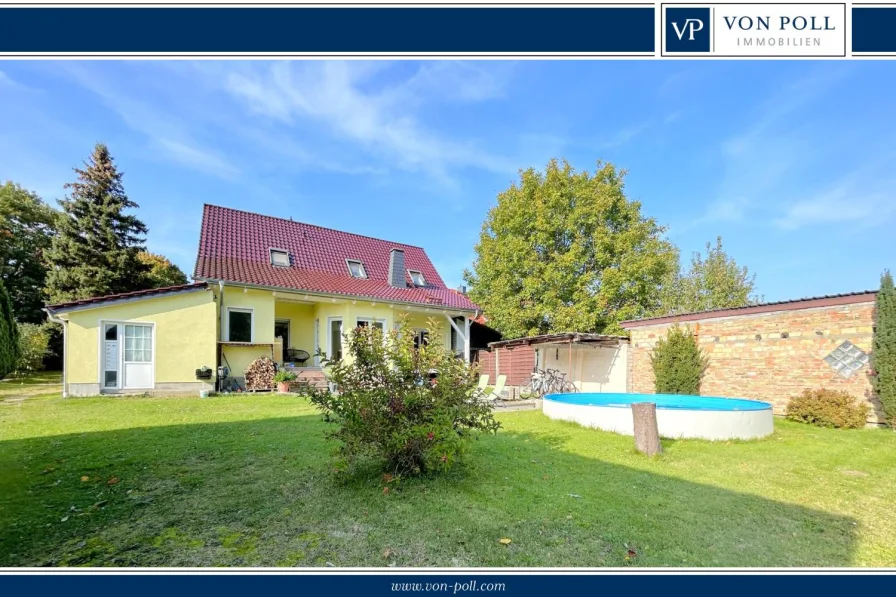 Titelbild - Haus kaufen in Bad Belzig - Hochwertiges Einfamilienhaus mit großem Garten, Pool und vielen Details