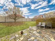 Terrasse mit Blick in den Garten