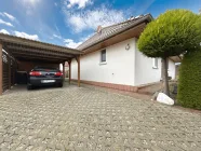 Carport mit angrenzendem Schuppen