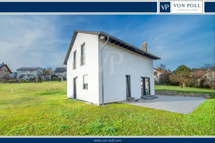 Titelbild - Haus kaufen in Altensteig - Schönes KfW 55 Effizienzhaus auf großem Grundstück in Altensteig