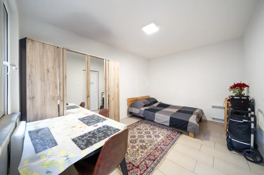 Separates 1-Zimmer-Appartement - Wohn- und Schlafzimmer