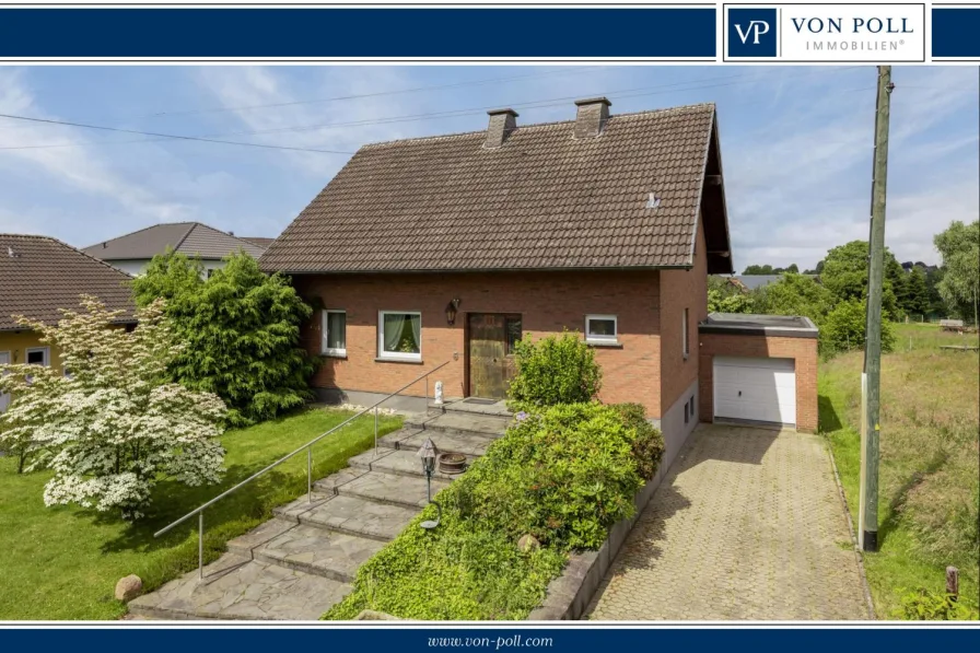 Titelbild - Haus kaufen in Hennef - Charmantes Landhaus in beschaulicher Dorfidylle