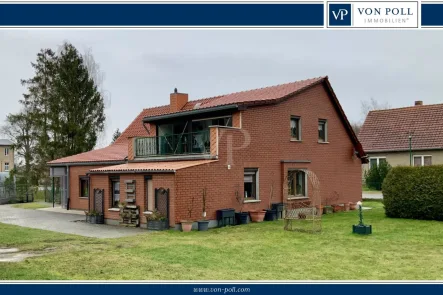 Titel  - Haus kaufen in Teterow - Geräumiges Mehrgenerationenhaus, Zweifamilienhaus mit viel Nebengelass, auf 0,45 ha Land