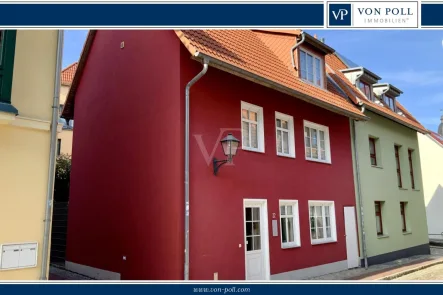 Titel - Haus kaufen in Waren (Müritz) - Neuwertiges Stadthaus in Waren mit zwei Ferienwohnungen, im Zentrum, unweit des Warener Stadthafen