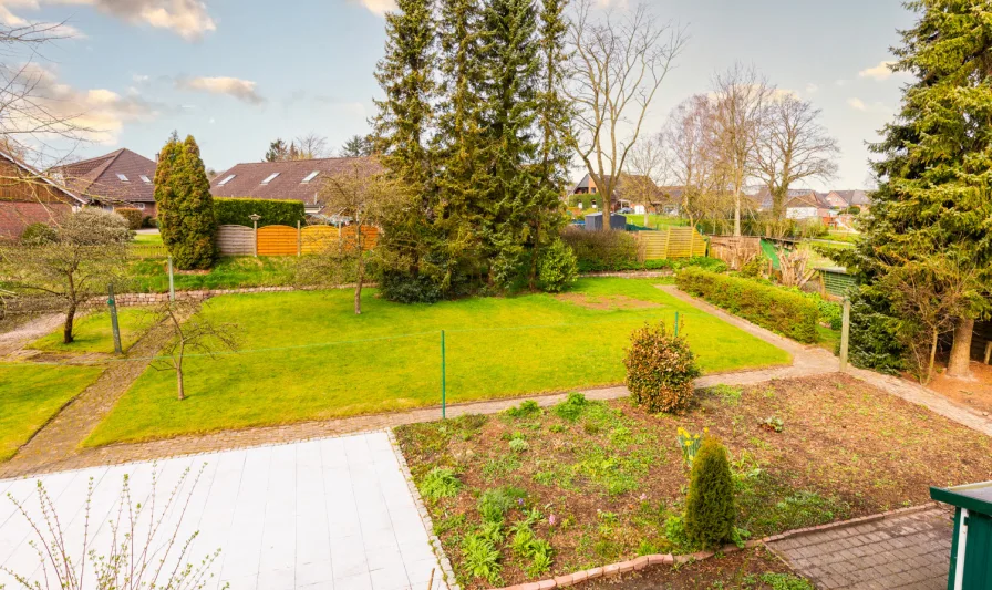 Hinterer Garten mit Terrasse