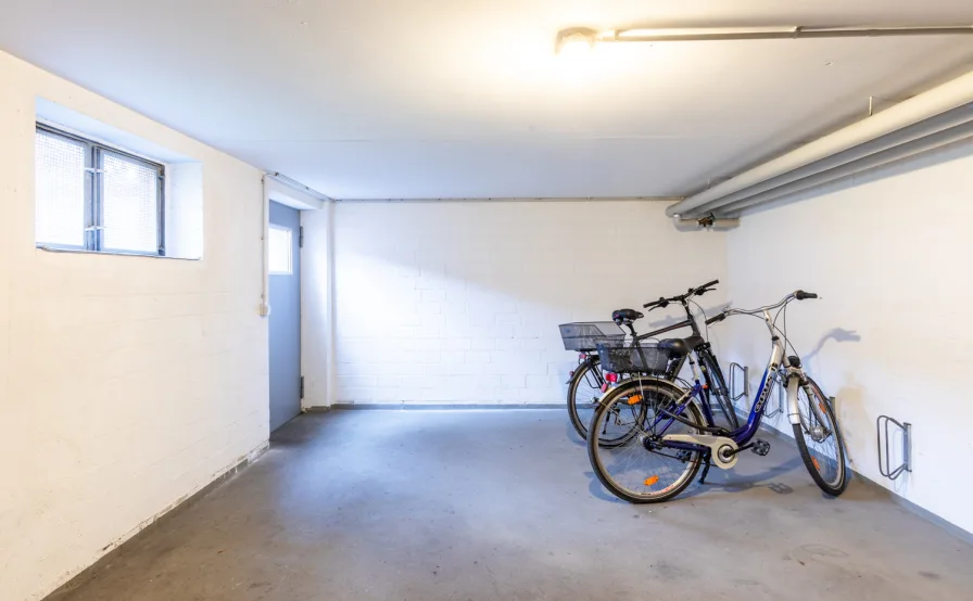 Gemeinschaftskellerraum für Fahrräder (mit Ausgang in den Hinterhof) 